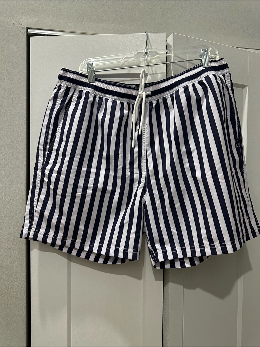 Todd Snyder Men's Navy and White Stripe Swim Trunks